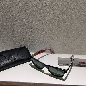 Ray-Ban Rare Prints Wayfarer Sunglasses Red Green RB 2140 1137 Series 11 Flowers